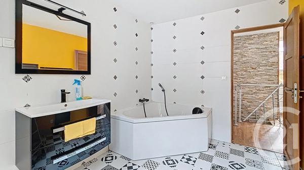 Maison à vendre  6 pièces - 130 m 2   CHATELAUDREN  - 22