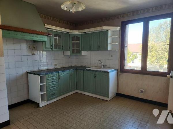 À VENDRE À BAYEL - PAVILLON AVEC LOGEMENT INDÉPENDANT ET SOUS-SOL

Situé à Bayel, village emb...