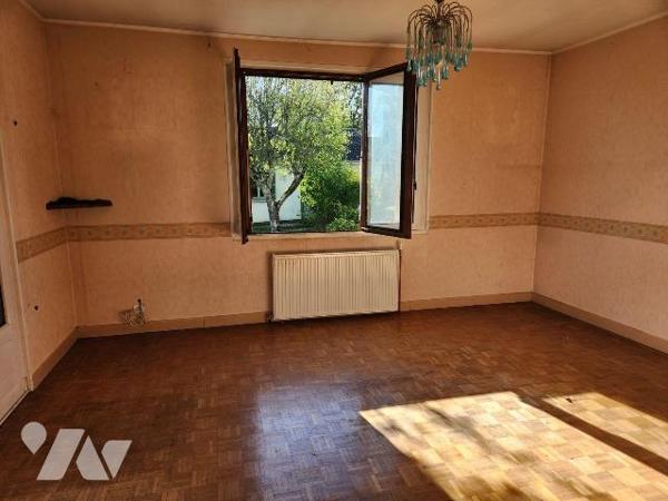 À VENDRE À BAYEL - PAVILLON AVEC LOGEMENT INDÉPENDANT ET SOUS-SOL

Situé à Bayel, village emb...