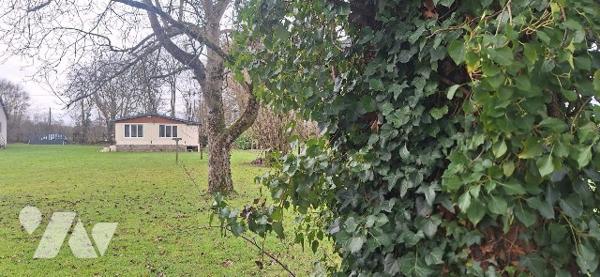 À VENDRE – TERRAIN DE LOISIRS EN BORD DE RIVIÈRE – COMMUNE DE JUILLE