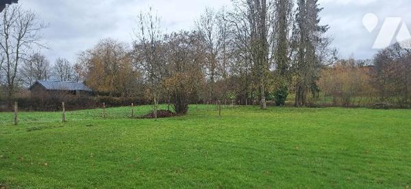 À VENDRE – TERRAIN DE LOISIRS EN BORD DE RIVIÈRE – COMMUNE DE JUILLE