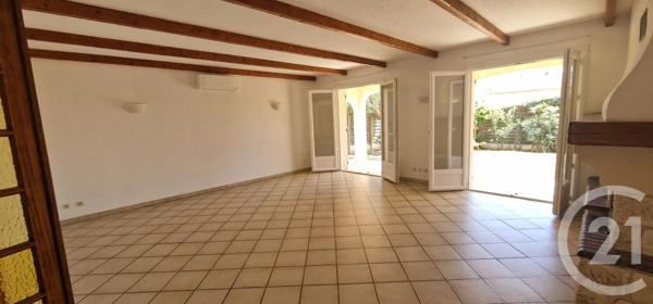 Maison à vendre  6 pièces - 155,57 m 2   SANARY SUR MER  - 83