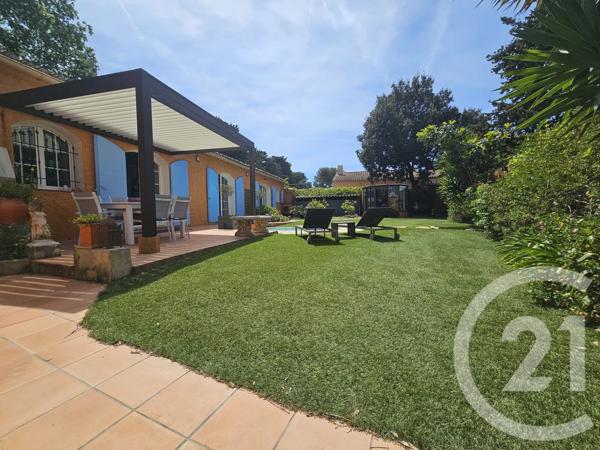 Maison à vendre  6 pièces - 155,57 m 2   SANARY SUR MER  - 83