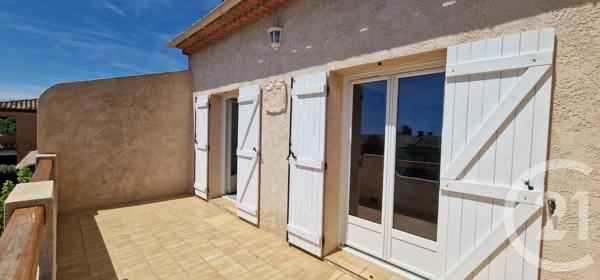 Maison à vendre  6 pièces - 155,57 m 2   SANARY SUR MER  - 83