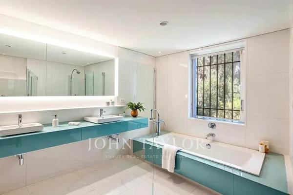 MOUGINS – VUE PANORAMIQUE MER & VILLAGE – PROPRIÉTÉ DE CHARME AVEC MAISON D’INVITÉS ET TENNIS