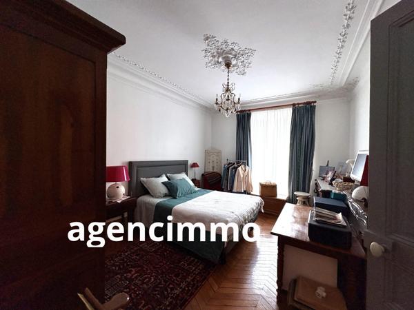 À vendre - T5 et plus, 5 pièces situé à Paris (75018)