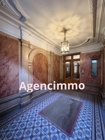À vendre - T5 et plus, 5 pièces situé à Paris (75018)