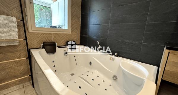 À vendre Studio 32 m² - Bormes-les-mimosas 83230