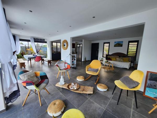 À louer : Maison contemporaine avec piscine à Petit-Bourg – 2 200 €