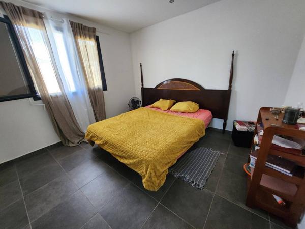 À louer : Maison contemporaine avec piscine à Petit-Bourg – 2 200 €