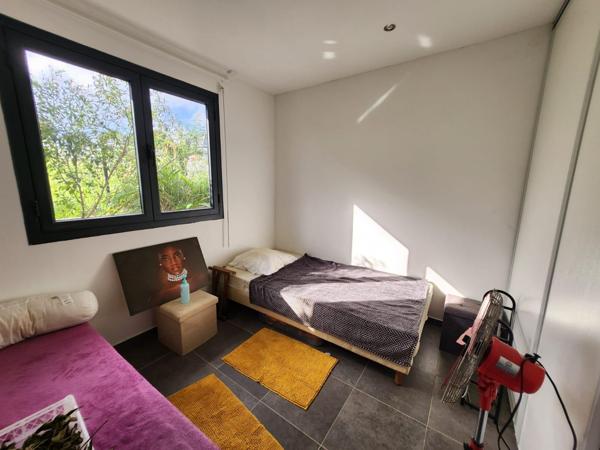 À louer : Maison contemporaine avec piscine à Petit-Bourg – 2 200 €