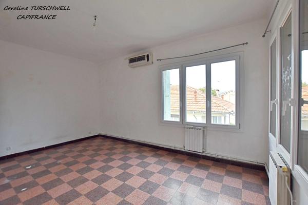 LA SEYNE SUR MER (83) - 1 MAISON DE 2 APPARTEMENTS - 190M² - 1,5KM DU PORT - 3KM DES SABLETTES