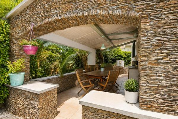 LA SEYNE SUR MER (83) - 1 MAISON DE 2 APPARTEMENTS - 190M² - 1,5KM DU PORT - 3KM DES SABLETTES