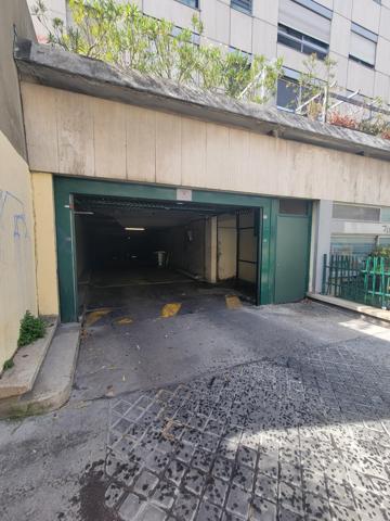 Parking au 96 rue de la fontaine au roi