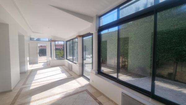 Golfe Juan (06220) GOLFE JUAN BAS DE MAISON AVEC JARDIN ET STATIONNEMENTS