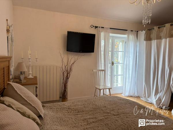 Mas rénové - Camaret Sur Aigues - 6 pièces - 205 m2