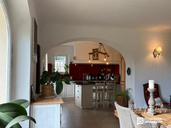 Mas rénové - Camaret Sur Aigues - 6 pièces - 205 m2