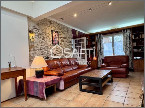 Charme et caractère pour cette belle maison familiale.