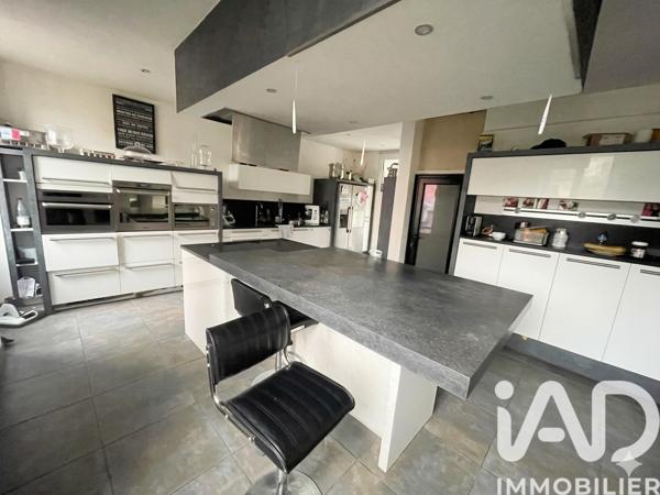 Maison à vendre 7 pièces 192 m² Mézières-sur-Seine