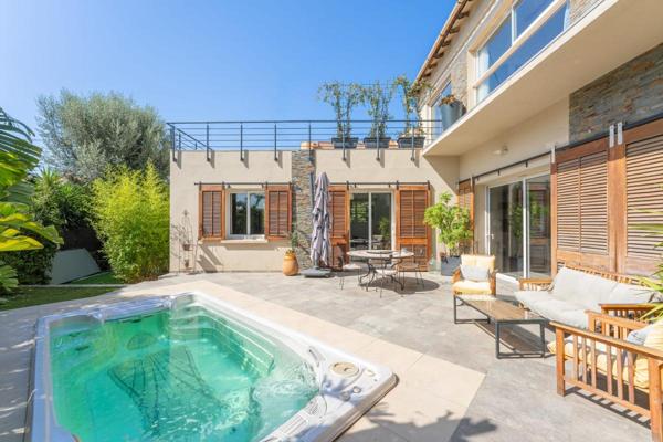 VILLA -SANARY SUR MER - PORTISSOL -195 m2