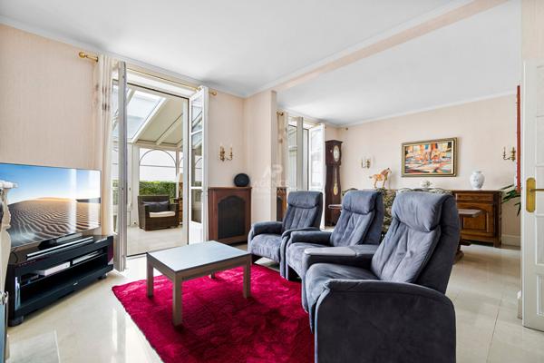 Maison Saint Germain En Laye 6 pièce(s) 161 m2 €1 575 000 ** - Référence 18134