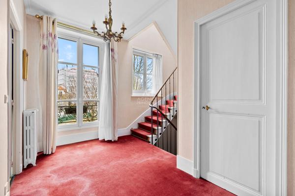 Maison Saint Germain En Laye 6 pièce(s) 161 m2 €1 575 000 ** - Référence 18134