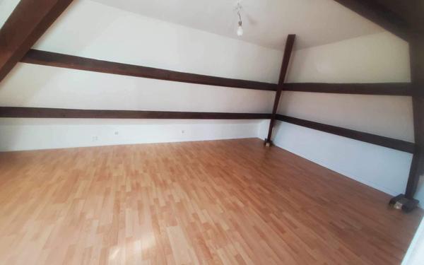 Immeuble à vendre    11 pièces • 181,92 m2 Vic-sur-Aisne