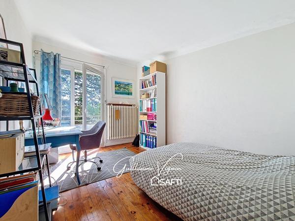 Maison avec vue, proche du centre bourg