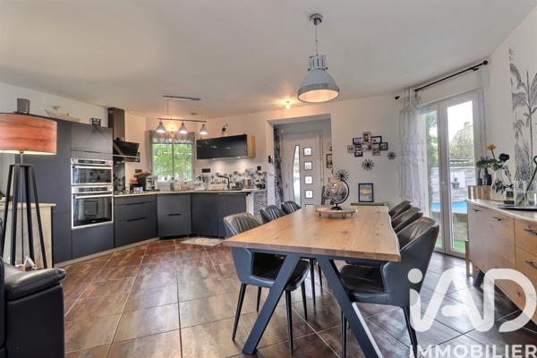 Maison à vendre 5 pièces 90 m² Saint-Mitre-les-Remparts