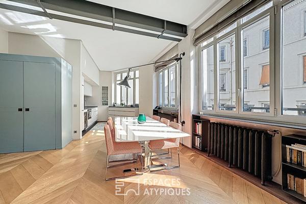 Duplex dernier étage esprit loft rénové par architecte proche Place des Victoires