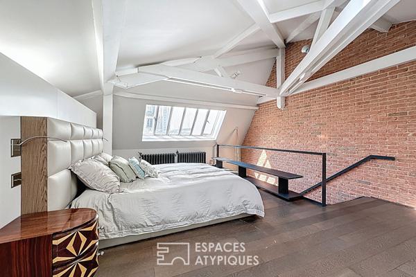 Duplex dernier étage esprit loft rénové par architecte proche Place des Victoires