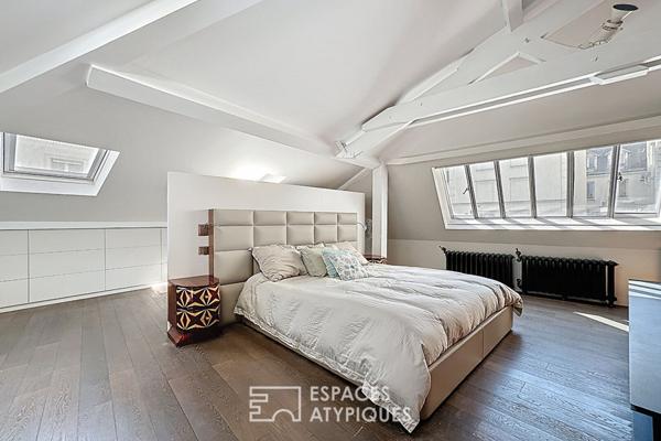 Duplex dernier étage esprit loft rénové par architecte proche Place des Victoires