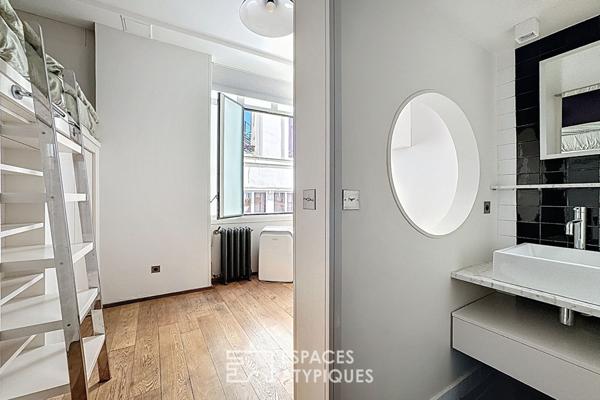 Duplex dernier étage esprit loft rénové par architecte proche Place des Victoires