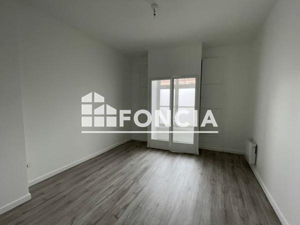 Location Appartement 2 pièces 44 m² - 7 PLACE DE L'HOTEL DE VILLE L'isle Jourdain 32600