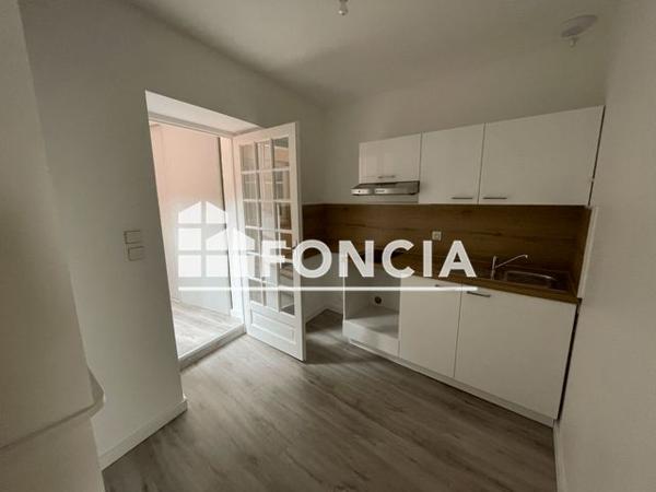 Location Appartement 2 pièces 44 m² - 7 PLACE DE L'HOTEL DE VILLE L'isle Jourdain 32600