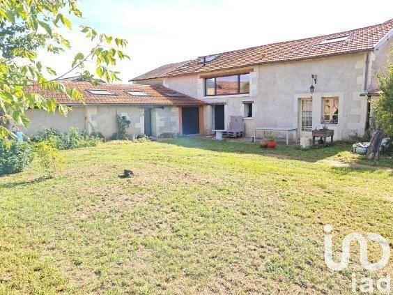 Maison 6 pièces de 156 m² à Lencloître (86140)