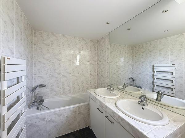 A vendre appartement 5 pièces - Strasbourg - Robertsau Strasbourg A vendre appartement 5 pièces - Strasbourg - Robertsau Strasbourg