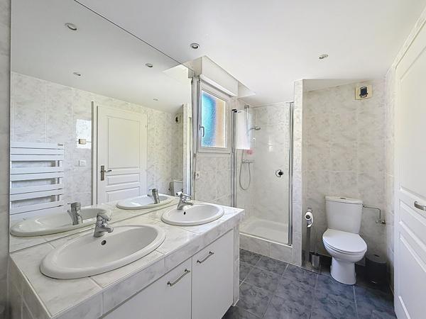 A vendre appartement 5 pièces - Strasbourg - Robertsau Strasbourg A vendre appartement 5 pièces - Strasbourg - Robertsau Strasbourg