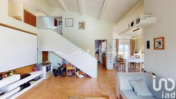 Maison 6 pièces de 160 m² à Lauris (84360)
