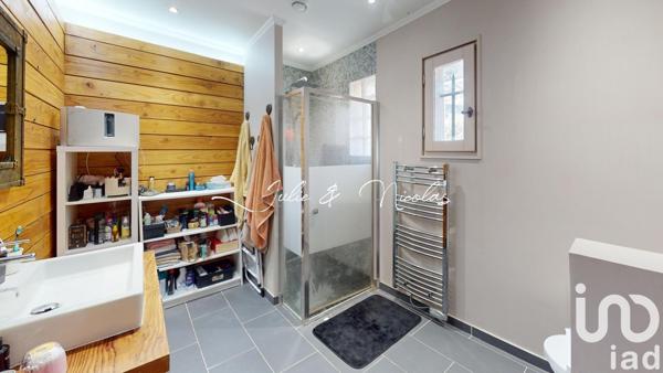 Maison 6 pièces de 160 m² à Lauris (84360)