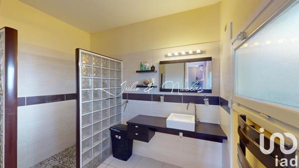 Maison 6 pièces de 160 m² à Lauris (84360)