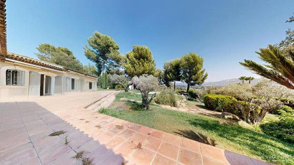 Maison 1 560 000 € Marseille 11 4 p 290 m² DPE B