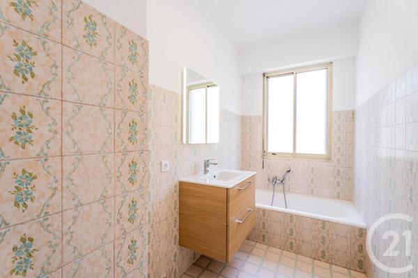 Appartement F2 à vendre  2 pièces - 47 m 2   BEAULIEU SUR MER  - 06