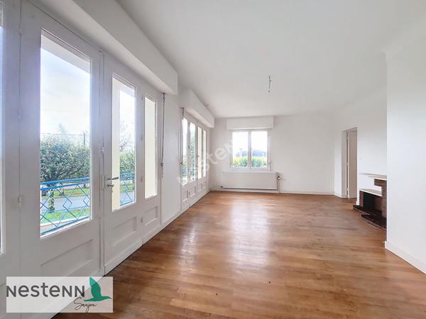 A Saint Fort Sur Gironde,maison à vendre avec 1 étage, 4 chambres, 2 garages, terrain env 1200 m²