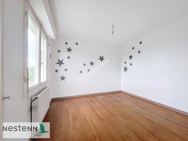 A Saint Fort Sur Gironde,maison à vendre avec 1 étage, 4 chambres, 2 garages, terrain env 1200 m²