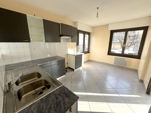 CLUSES - centre-ville - T3 71,17 m2 + cave