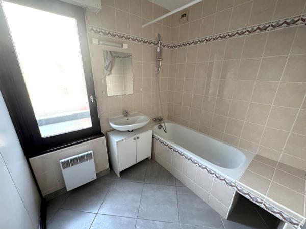 CLUSES - centre-ville - T3 71,17 m2 + cave