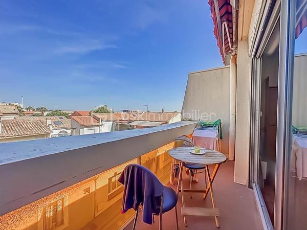 *** APPARTEMENT DE 25M2 À PALAVAS LES FLOTS ***

Situé au centre-ville de Palavas, rive gauche, au 2ème et dernier étage sans ascenseur, venez découvrir ce studio de 25m à 2 minutes de la plage.
Travaux de rafraichissement à prévoir. Beau potentiel. 

Vidéo virtuelle disponible, à visiter rapidement !