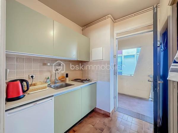 *** APPARTEMENT DE 25M2 À PALAVAS LES FLOTS ***

Situé au centre-ville de Palavas, rive gauche, au 2ème et dernier étage sans ascenseur, venez découvrir ce studio de 25m à 2 minutes de la plage.
Travaux de rafraichissement à prévoir. Beau potentiel. 

Vidéo virtuelle disponible, à visiter rapidement !