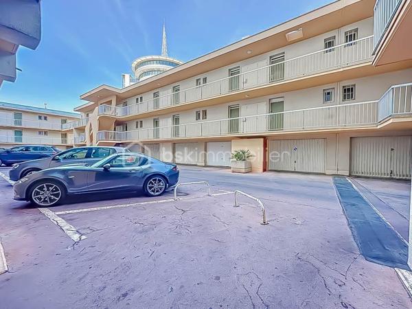 *** APPARTEMENT DE 25M2 À PALAVAS LES FLOTS ***

Situé au centre-ville de Palavas, rive gauche, au 2ème et dernier étage sans ascenseur, venez découvrir ce studio de 25m à 2 minutes de la plage.
Travaux de rafraichissement à prévoir. Beau potentiel. 

Vidéo virtuelle disponible, à visiter rapidement !